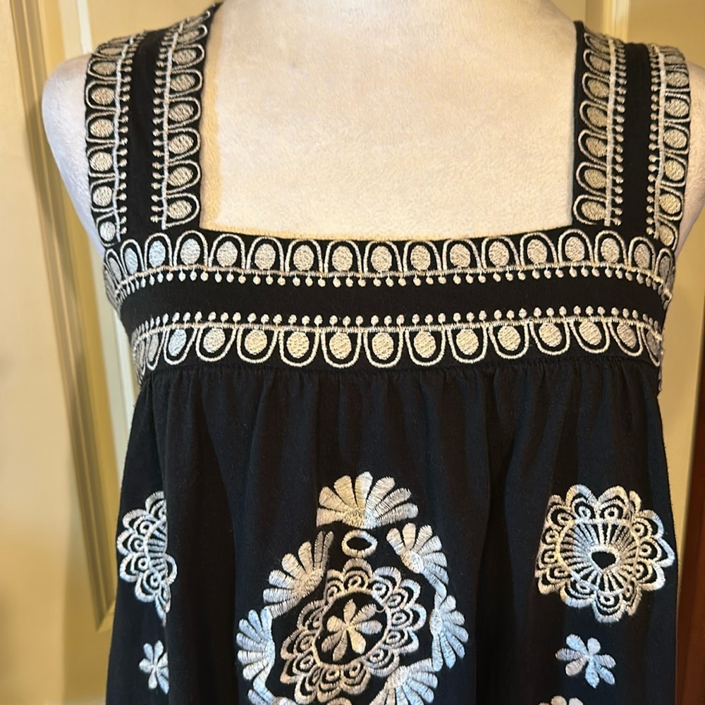 Black&white square front stitched flowers 
NEVER WORN Perfect condition